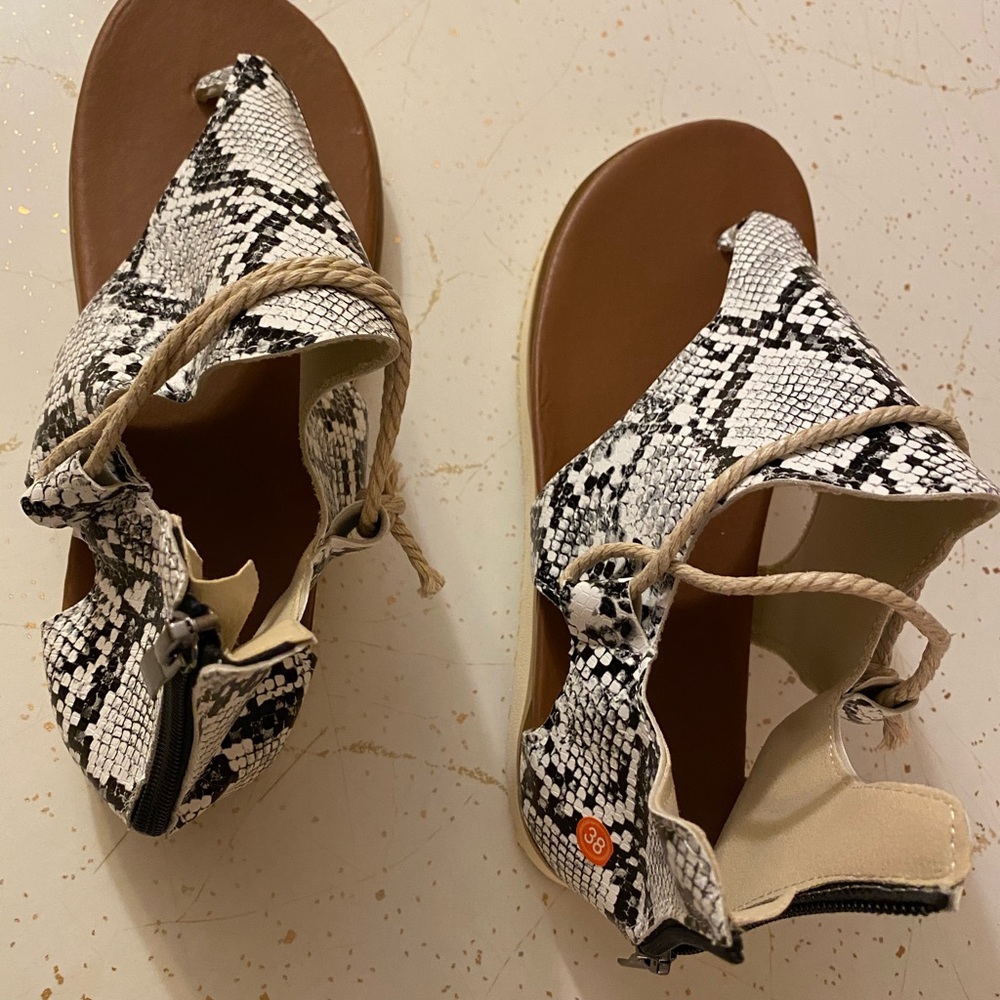 👍Snake sandals